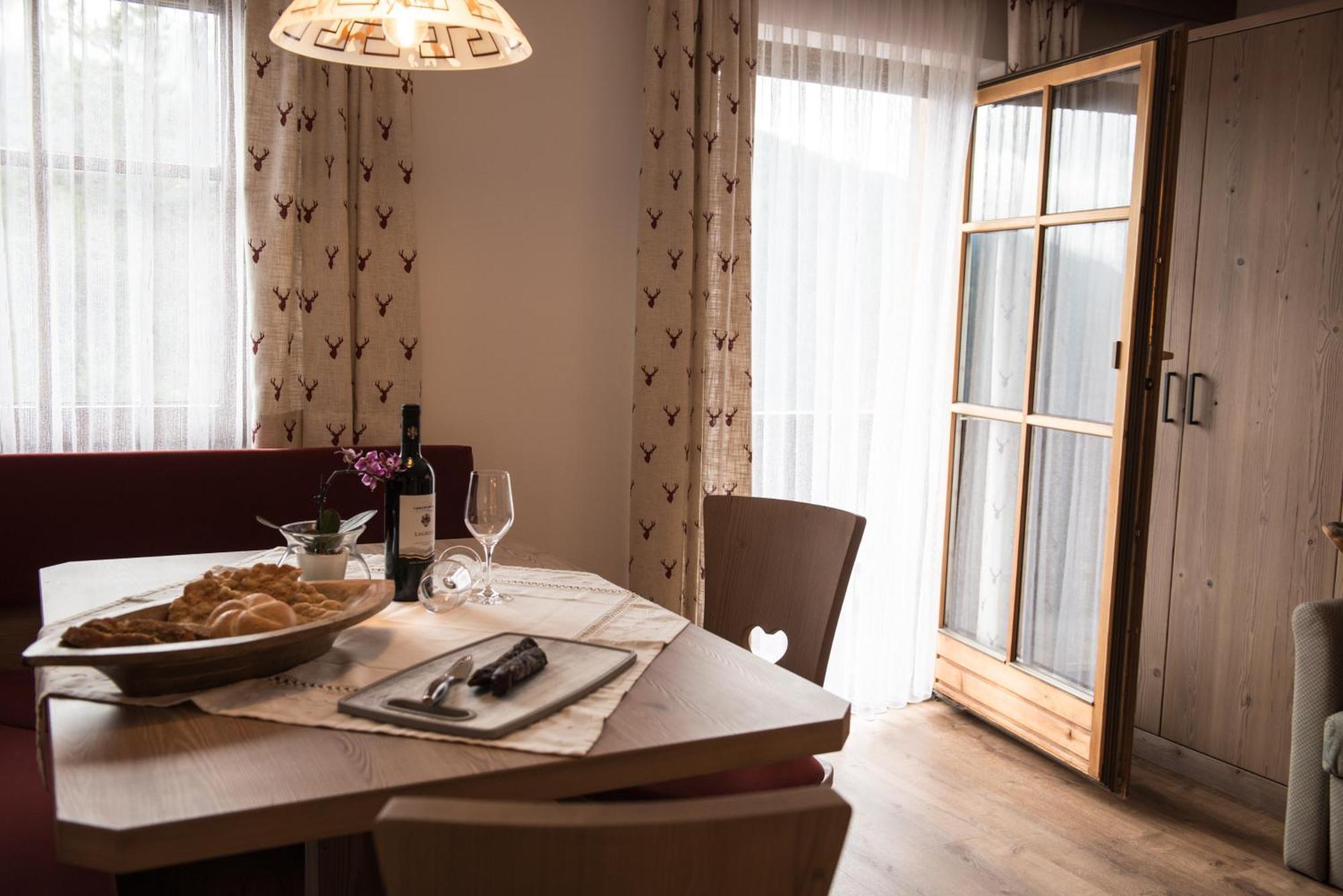 Da Kathi Aparthotel San Candido Ngoại thất bức ảnh